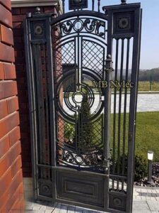 Elegant Openwork Wicket