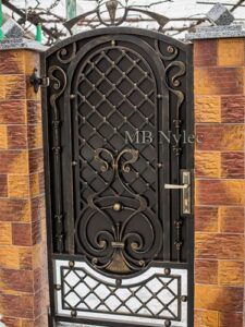 Elegant Lattice Wicket