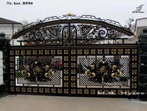 Dense openwork gate with gilding