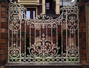 English Palace-Style Fence