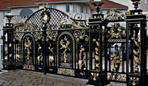 Gate Set with Openwork Columns
