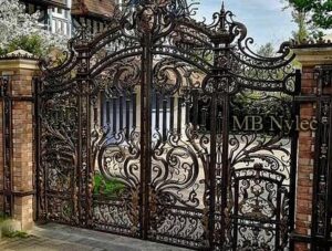 Petit Palais style baroque gate