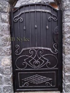 Arched Full Wicket