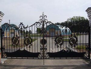 Light gate with winged top