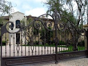 Massive openwork gate