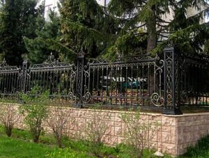 Manor Fence in Antique Gold