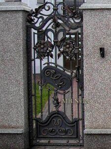 Openwork Forged Wicket