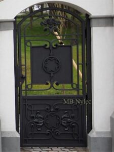 Manor-Type Forged Wicket