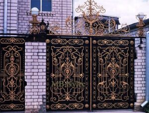 Gate with Palace Ornaments
