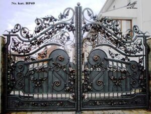 Half-solid entrance gate