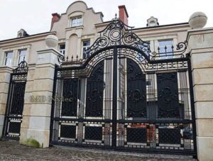 Double-sided palace gate