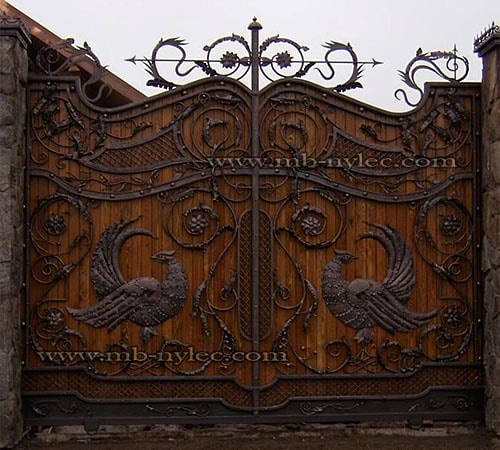 Forged gate with wood