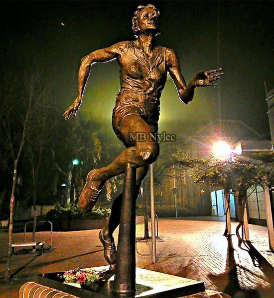 The statue made in bronze