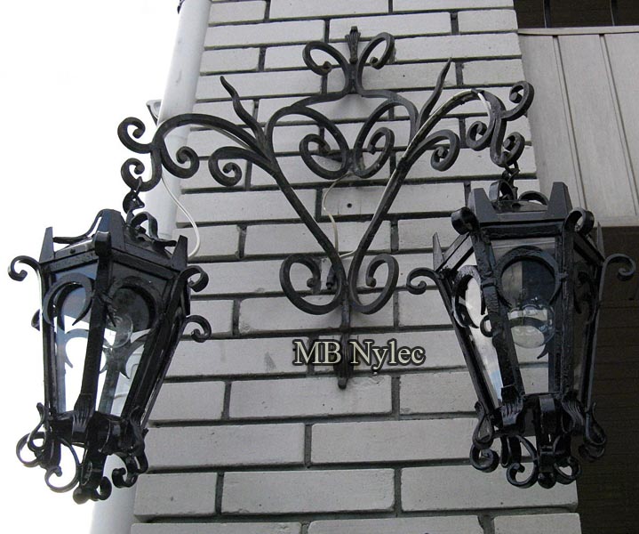 Classic Forged 2-Light Wall Lamp