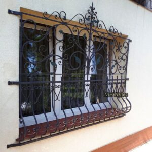 Classic wide window grille