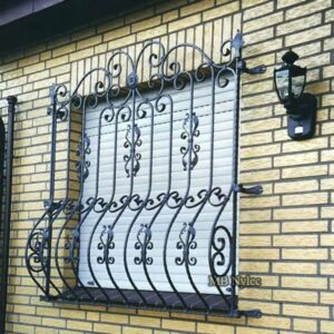 Traditional bowed window grille
