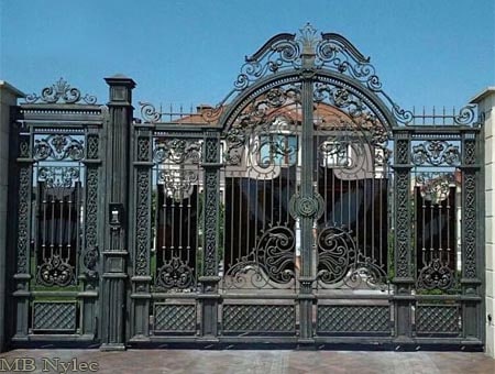 Manor-palace-gate
