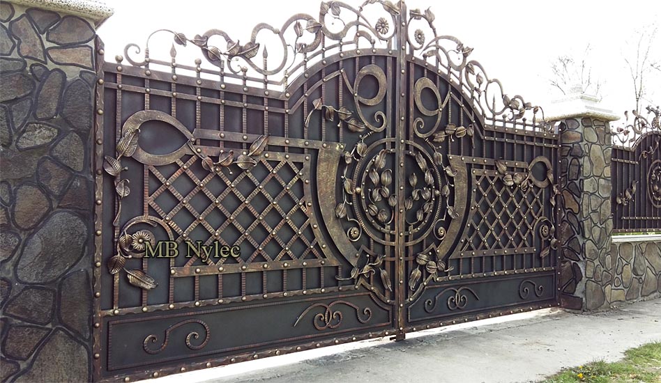 Elegant-entrance-gate