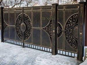 Vintage Multi-Layer Gate