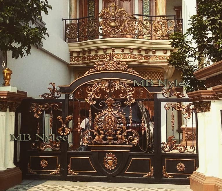 An exclusive gate to an oriental residence