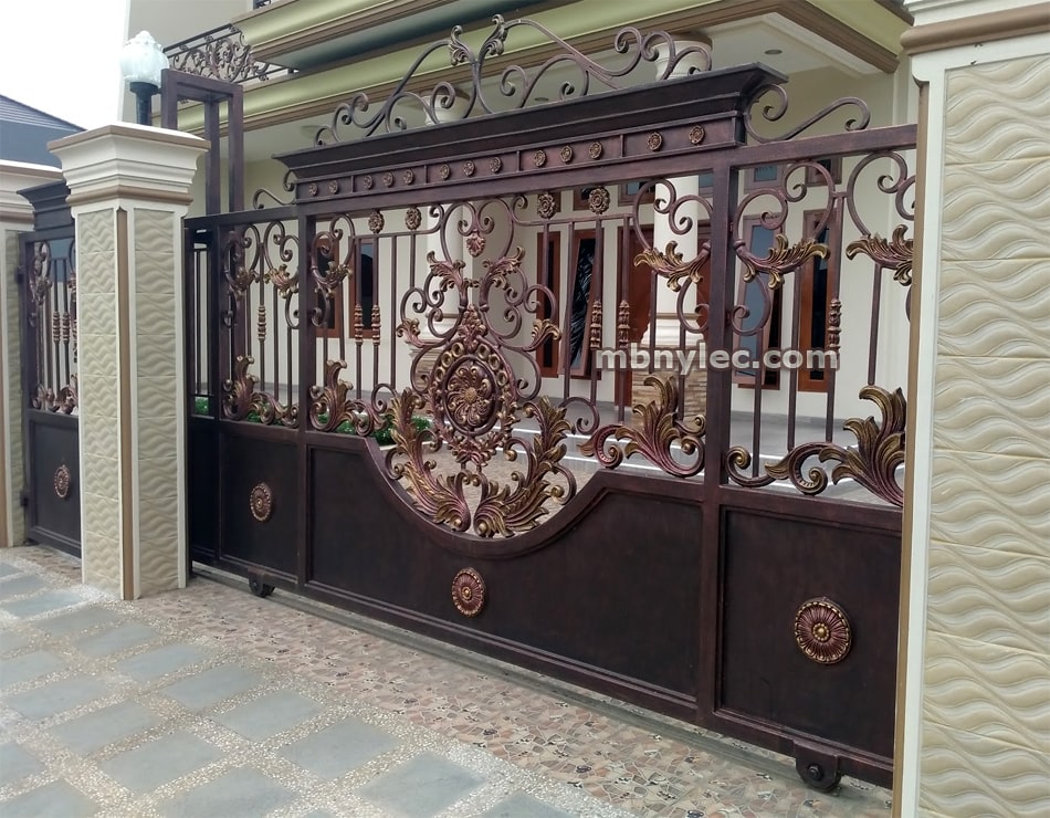 Exclusive entrance gate in oriental style
