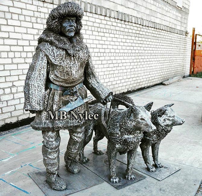 Eskimo with dogs Steel sculpture