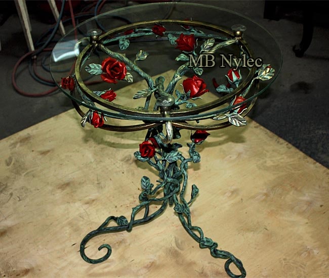 Forged coffee table with roses