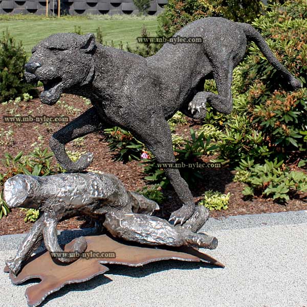 Jaguar on the run - steel sculpture