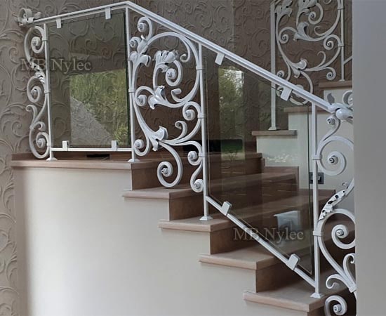 Traditional - Modern balustrade with glass in the style of Glamor