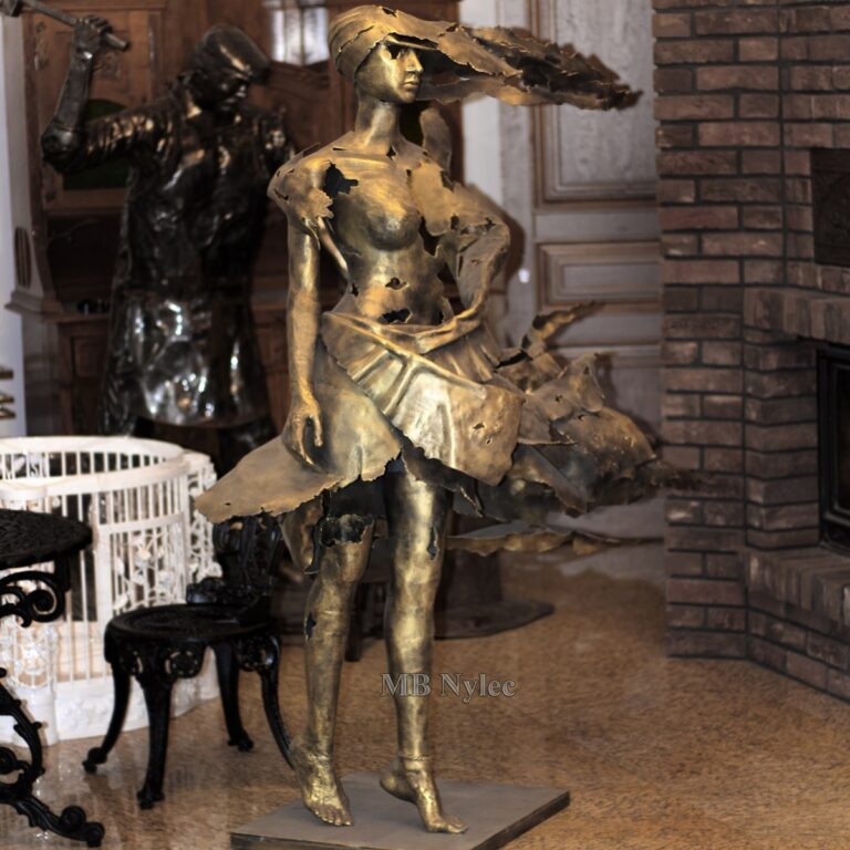 Exclusive sculpture of a woman made of steel