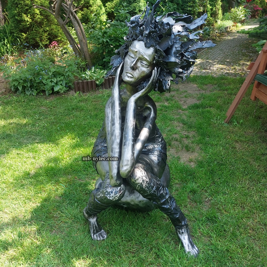 modern-steel-garden-sculpture-1