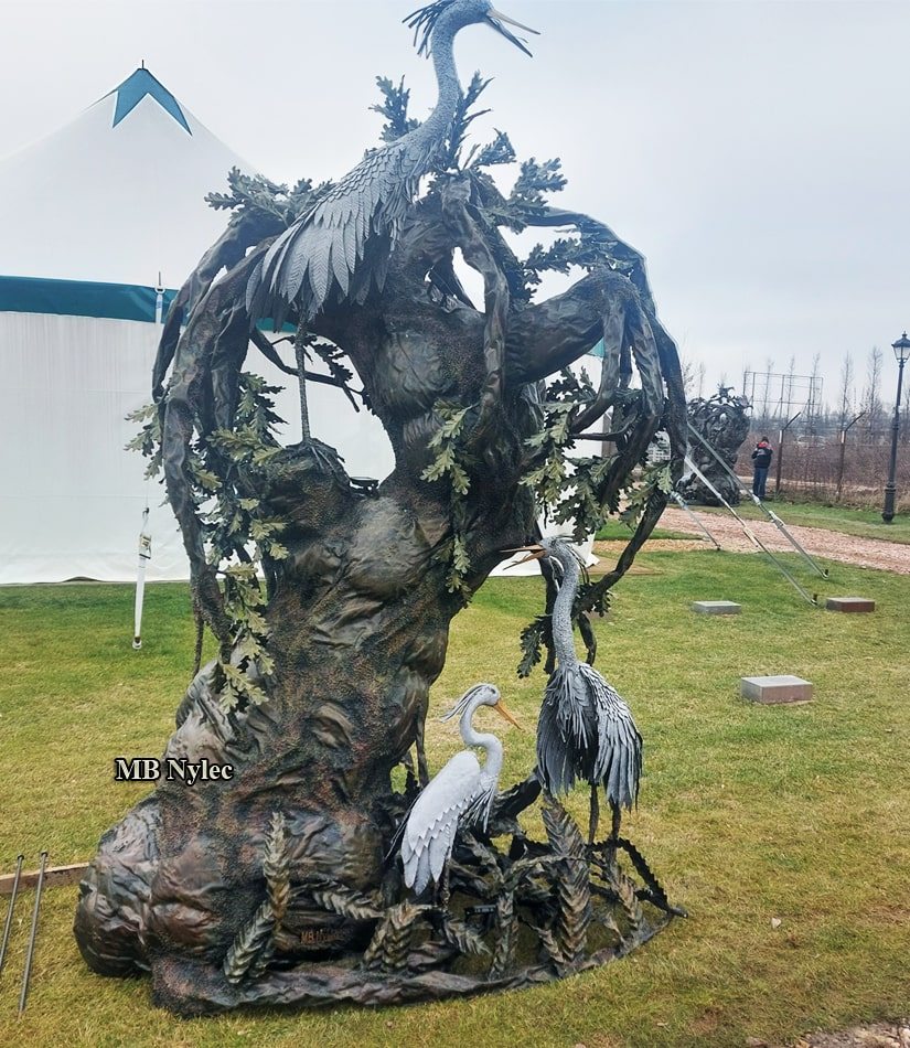 3 m forged oak lamp with a heron at its base