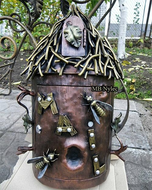 Beehive Letterbox with Bees