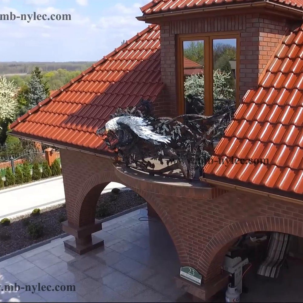 Hunting-style balcony railing BA40 with a forged eagle and trees seen from the roof