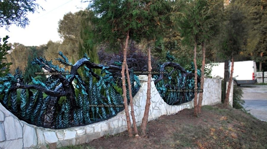 Close view of the forged oak and leaf panels of forest fence BM33