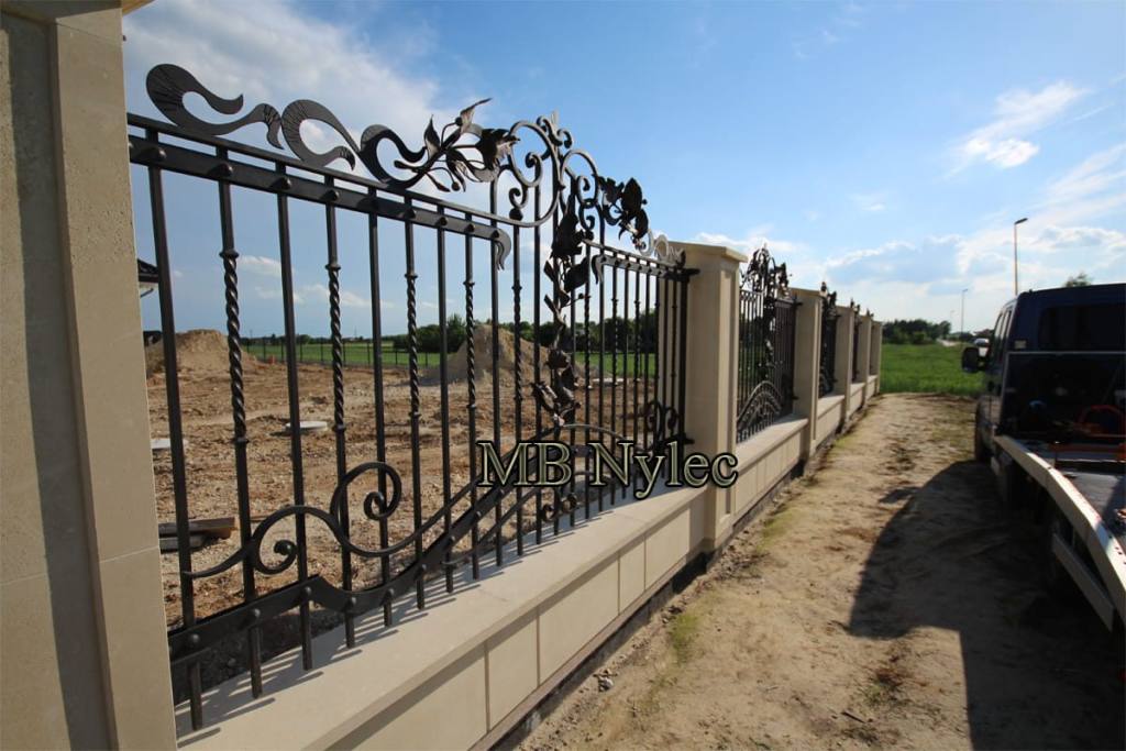 Side view of forged fence BP87 with twisted bars and forged leaves