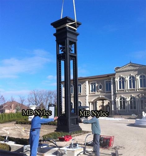 Forged pillar S2 being set in place in front of a palace