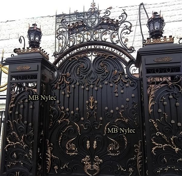 Full forged gate set BP259 with gilded leaves on black and lamp-topped pillars
