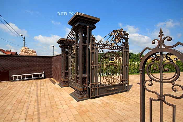 BP56 column and wicket with a forged fence post in the foreground