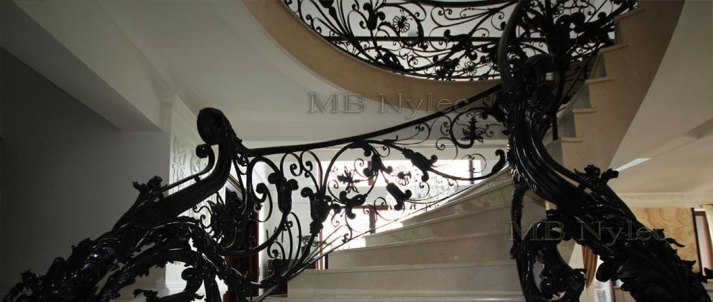 Glamour balustrade BA5 in high-gloss black on a curved marble stair