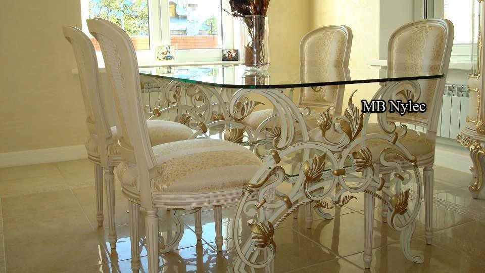 Glamour dining table MK35 with a glass top on a cream base with gilded acanthus