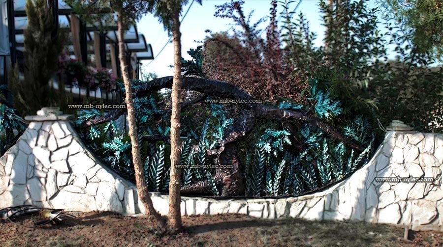 Forest fence BM33 with a heron among forged plants under real trees
