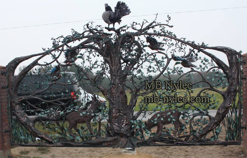 Hunting gate BM25 with forged deer and a heron among the branches