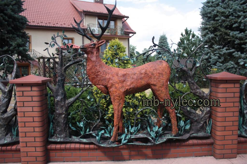 Forged fence span BM19 with a life-size stag among forged vegetation between brick pillars