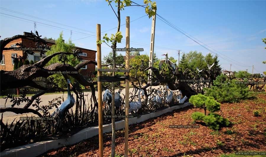 Long run of the forged nature fence BM30 along a newly planted garden