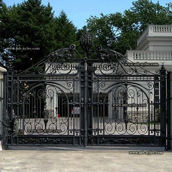 Front view of the forged manor gate BP47 with its pine-cone crown before a classical residence
