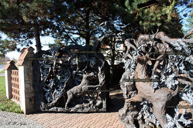 Closer view of the forged animal scene on the leaves of hunting gate BM32