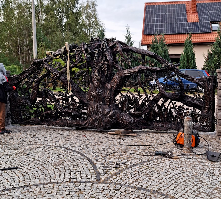 Metal Tree Entrance Gate