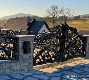 Oak Tree Entrance Gate