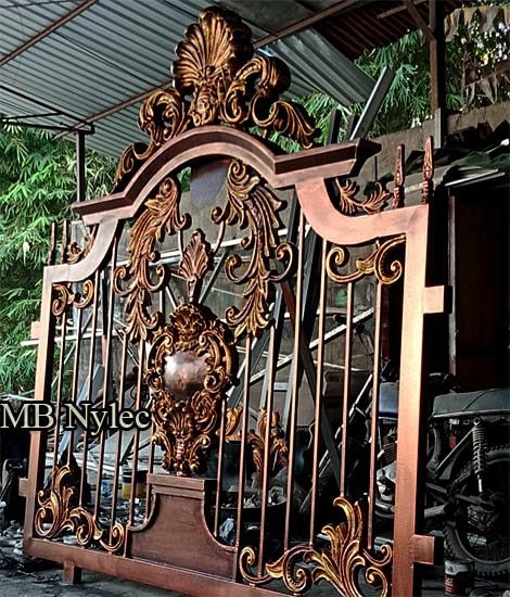 Oriental fence BP210 with a copper-toned crest and scrolled panels